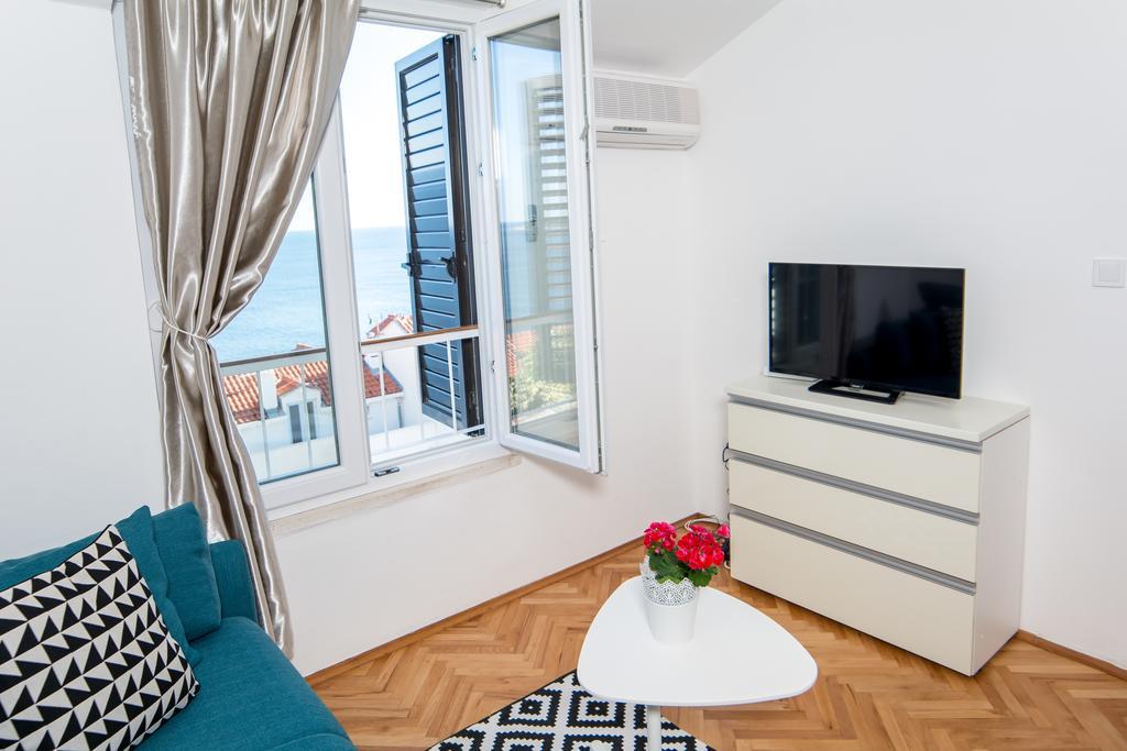 Seven Apartment *